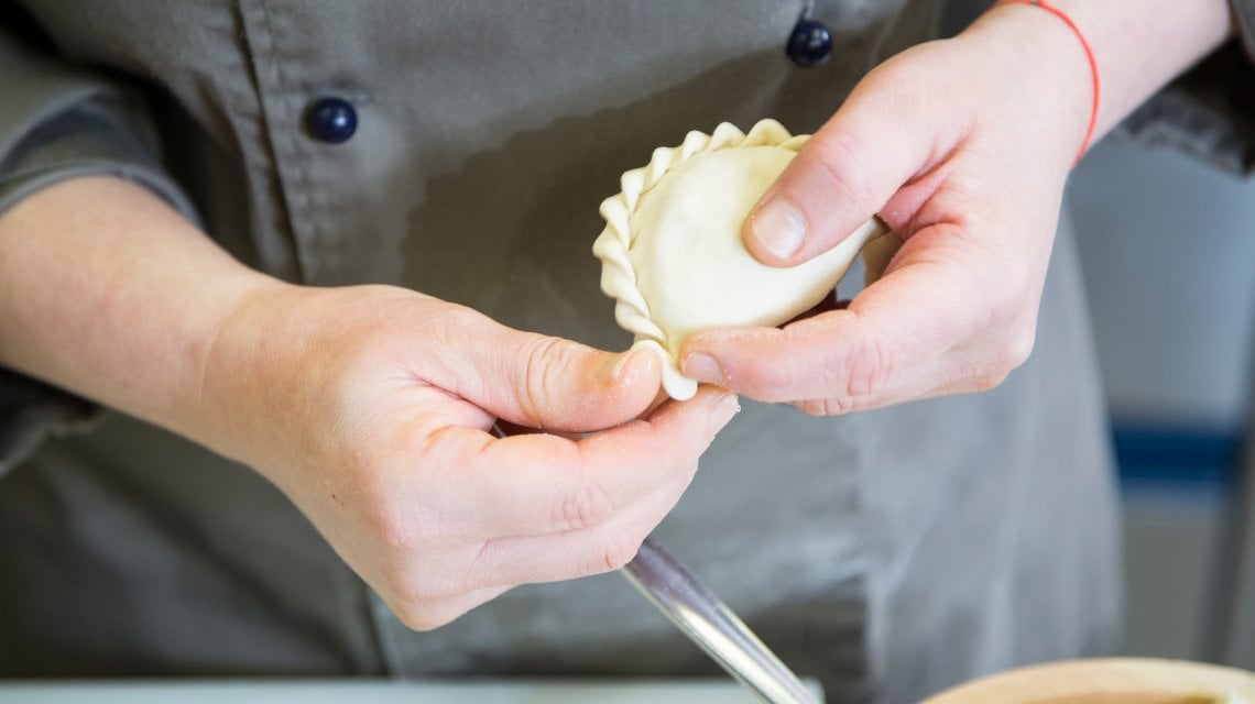 Preparazione ravioloni carinziani (Credit foto: HUMMER)