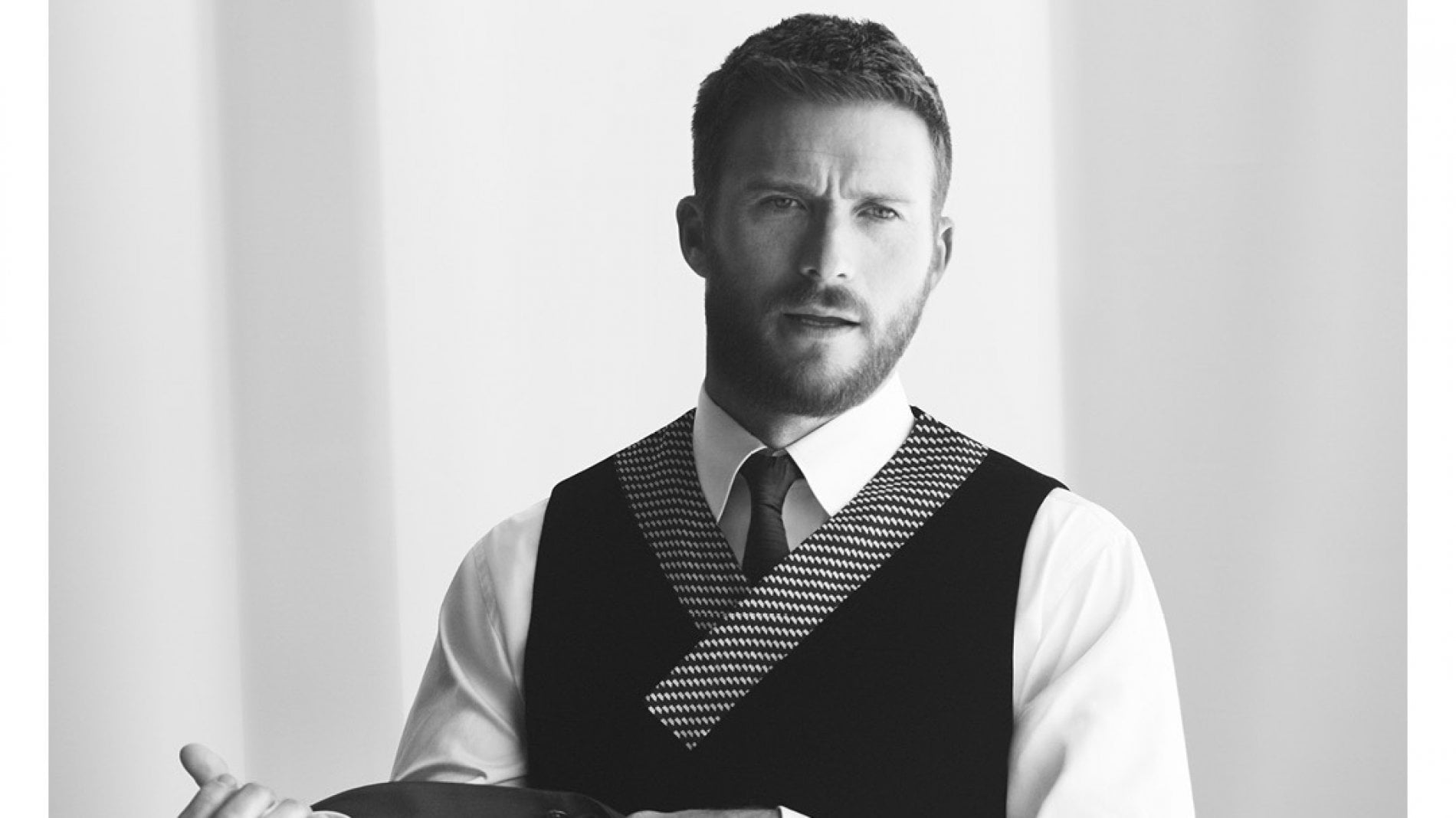 Scott Eastwood and Regé-Jean Page are the new male faces of the Giorgio  Armani universe - Code List