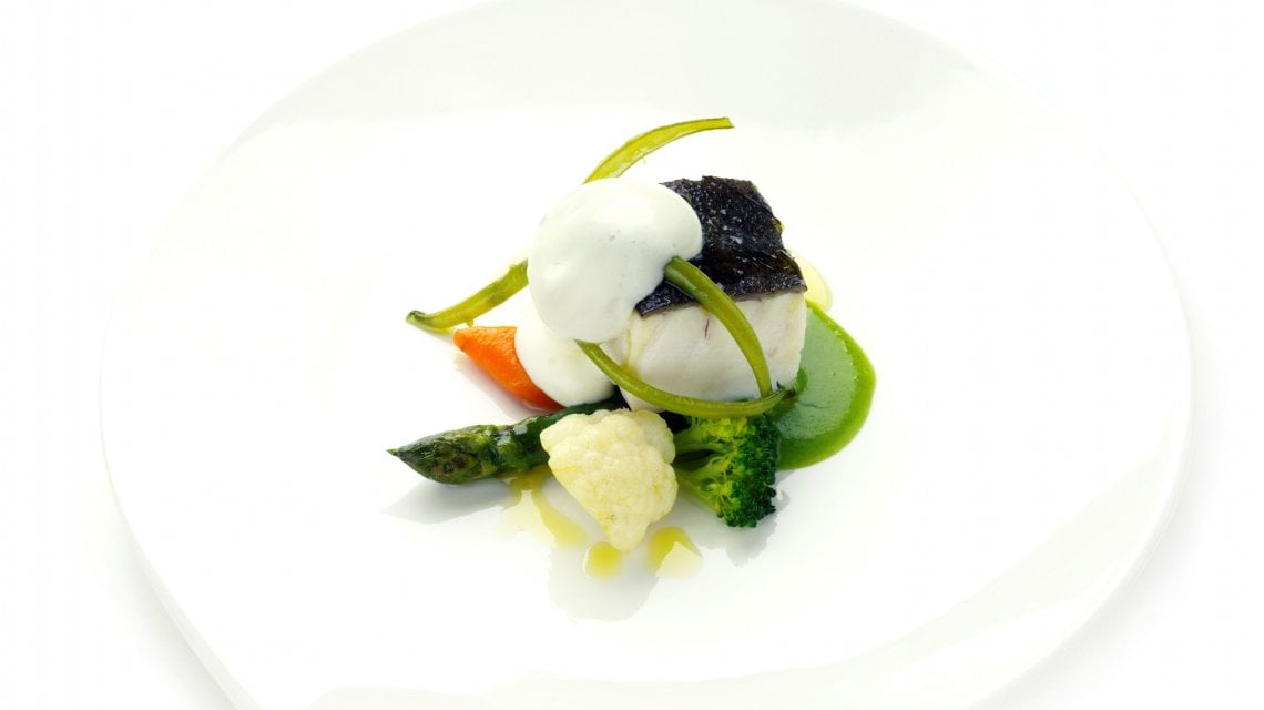 &nbsp;Rombo assoluto cotto nello zucchero con spuma di patate, verdure al vapore e salsa ai porri