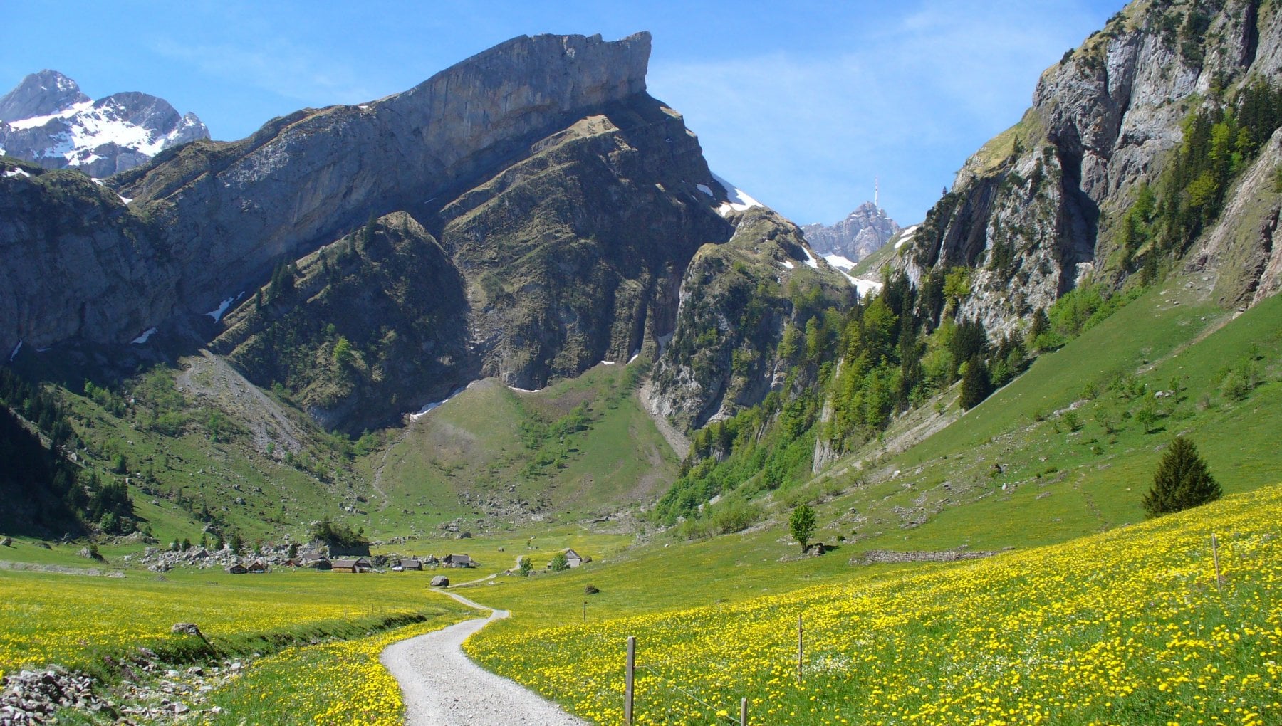 Non solo alte vie, la montagna si vive anche a fondovalle: i consigli della guida alpina - HuffPost Italia