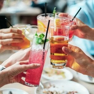 Quanto alcol posso bere? La dose sicura non esiste