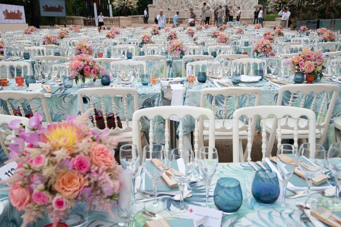 La tavola della cena di gala (foto @Pierre Villard/&nbsp;Montecarlo Societ&egrave; des Bains de Mer)