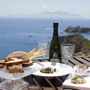 Benvenuti alle Eolie, isola dopo isola ecco le migliori tavole
