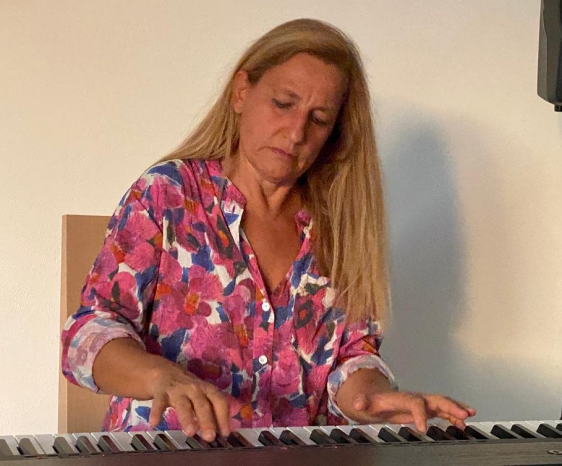 Caterina Dei al pianoforte, sua grande passione
