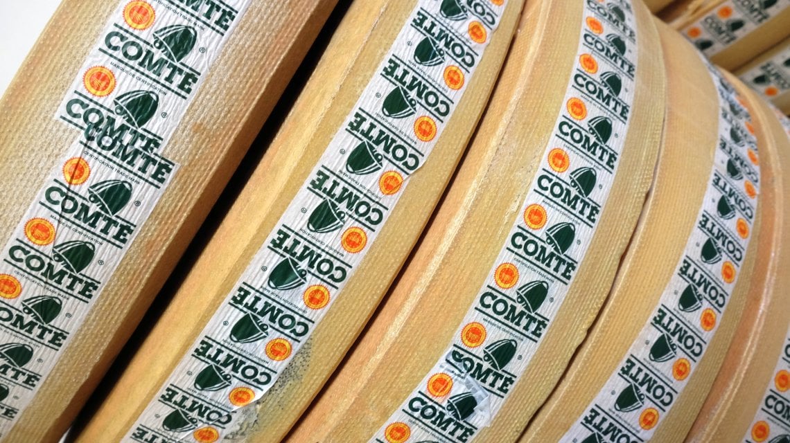 Forme di Comt&eacute; in affinamento (foto D. Bragaglia)
