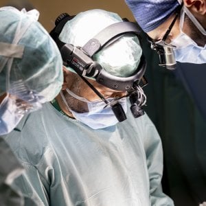 Robot e occhiali 'intelligenti' in sala operatoria, la fantascienza diventa realtà 