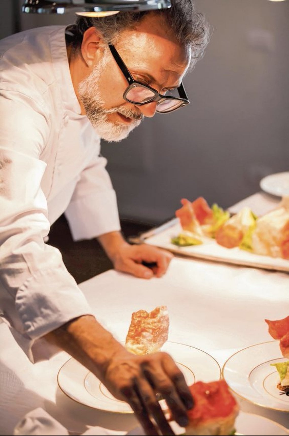Massimo Bottura all'opera