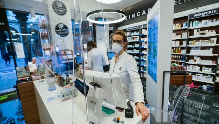 Covid, la prevenzione si fa sempre più in farmacia
