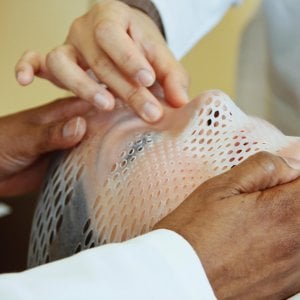 Fotoni, elettroni, protoni e ioni: come cambia la radioterapia contro i tumori