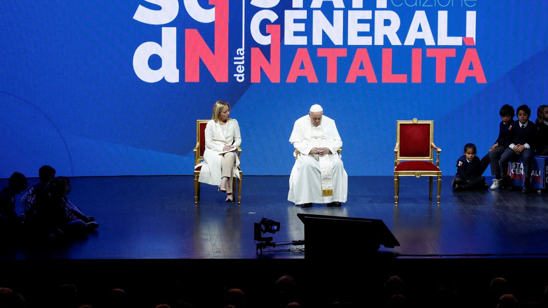 Il vestito bianco di Meloni come il Papa - Il Secolo XIX