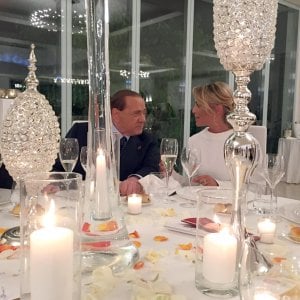 Dal Lambrusco per Putin allo Champagne, i vini più amati dal Cavaliere