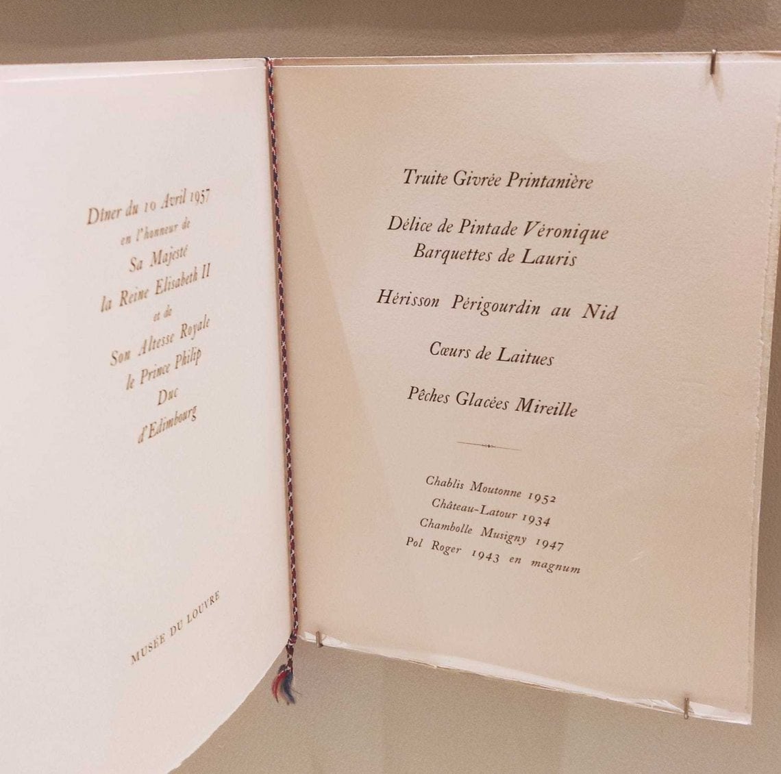 Il men&ugrave; del 1957 della prima visita in Francia della regina d'Inghilterra Elisabetta II