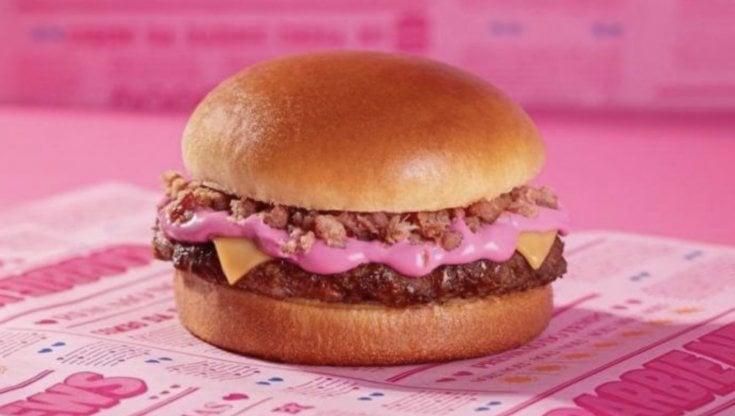 Burger King lancia l’hamburger rosa ispirato al film Barbie