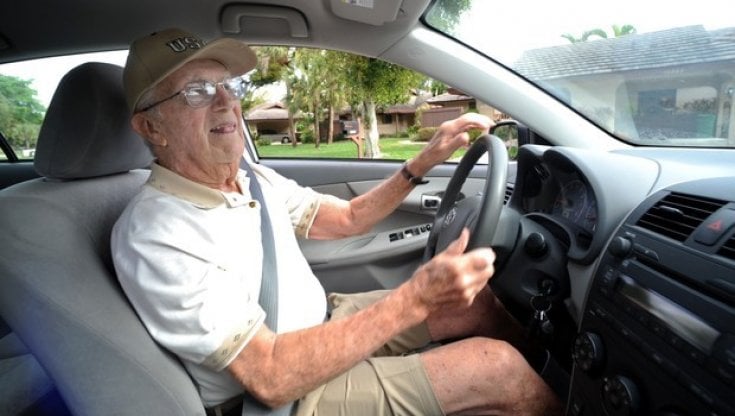 Negli Usa oltre il 61% degli anziani con Alzheimer continua a guidare 