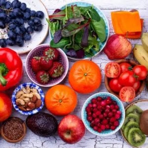 Ecco perché è pericoloso alimentarsi solo di frutta e verdura cruda