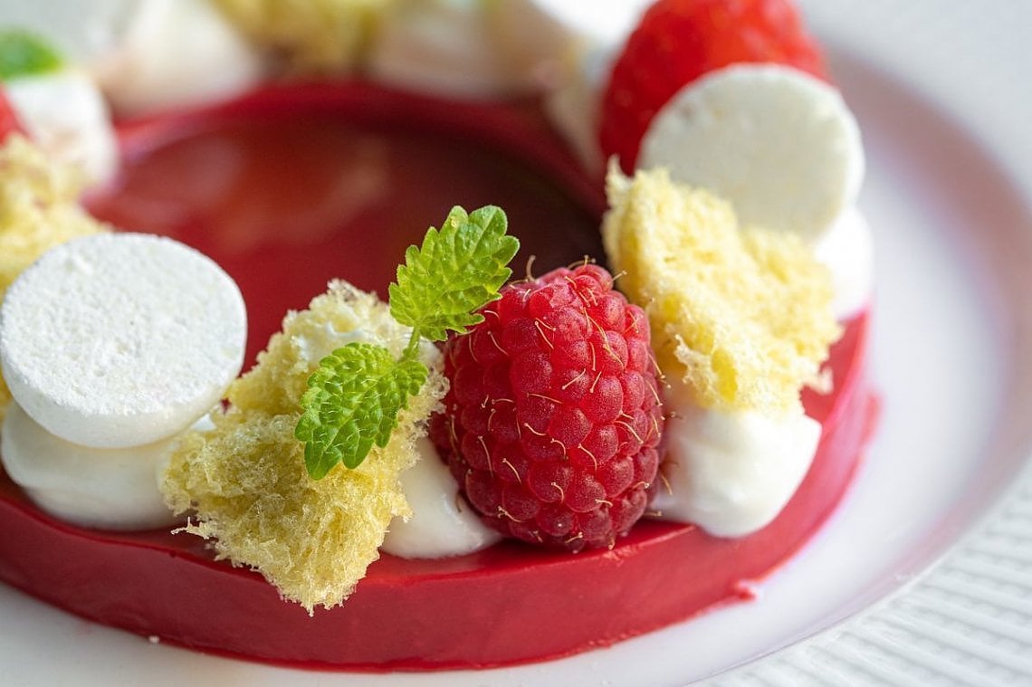 Lampone, yogurt e salsa di peperone