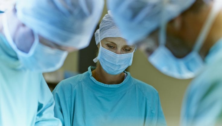 Migliori risultati chirurghe donne rispetto a uomini: lo studio