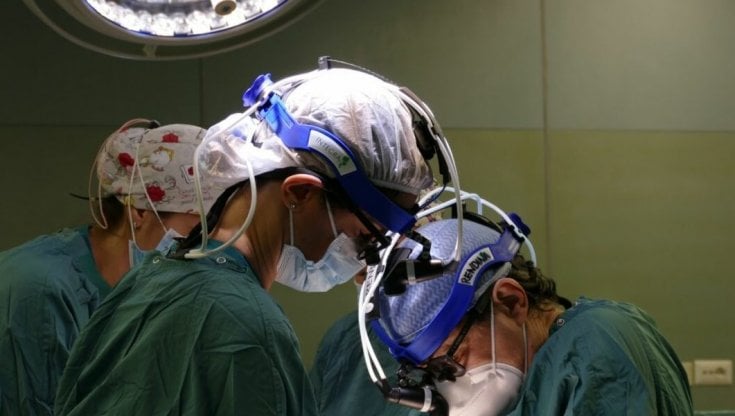 A Roma ricostruita la trachea a ragazzo di 23 anni, è il primo intervento al mondo