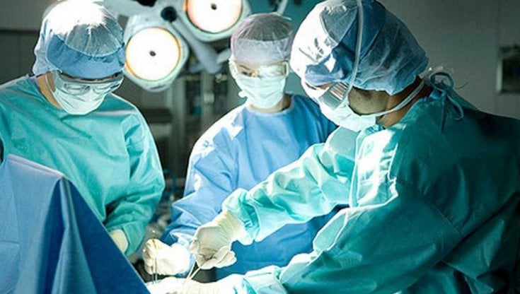 Doppio trapianto di reni per mamma e figlio in 24 ore