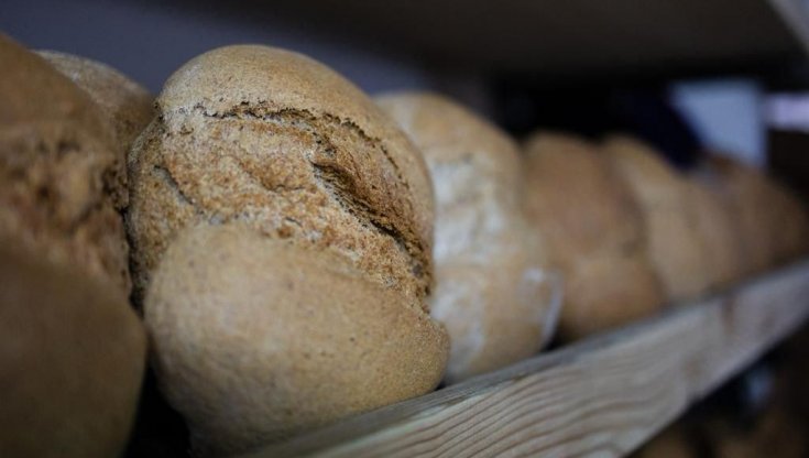 Il&nbsp;pane&nbsp;nero dei coscritti di Sarre (ph. Archivio La Stampa/ Roberto Vassoney)