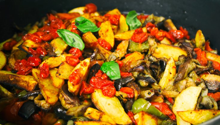 Lo zimbat&ograve; (patate e peperoni fritti, piatto tipico della luogo)