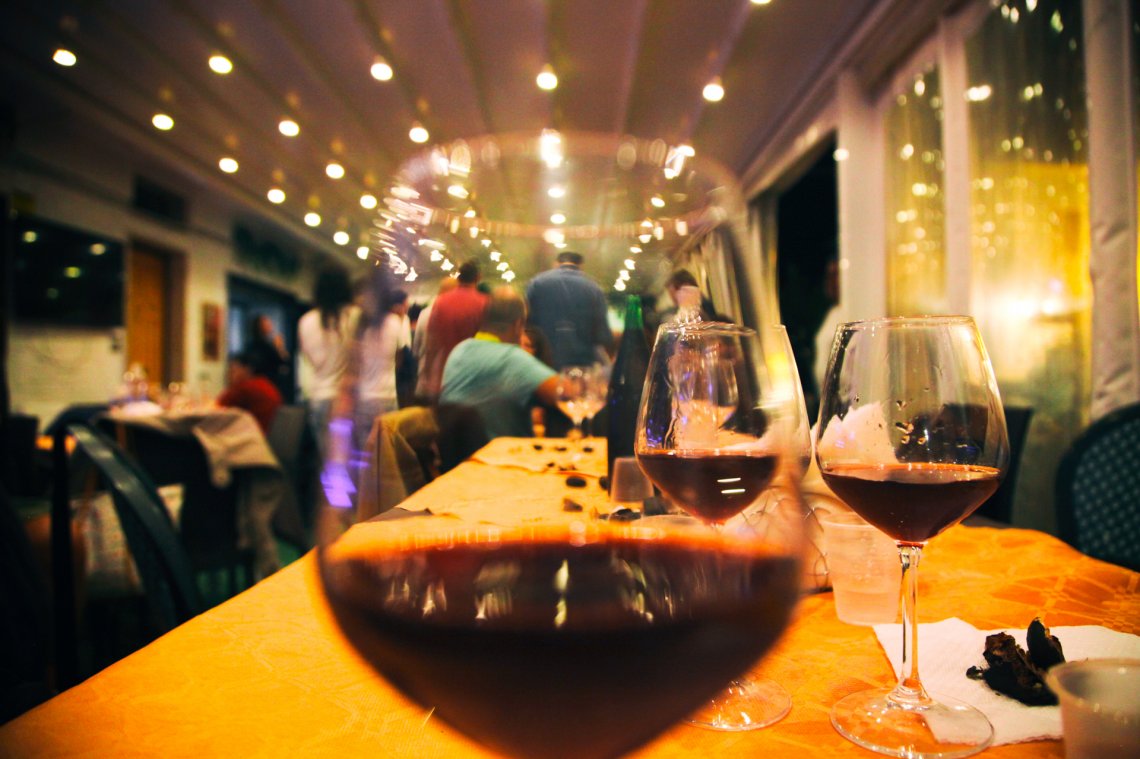 Il vino, uno degli ingredienti pi&ugrave; iconici della Calabria