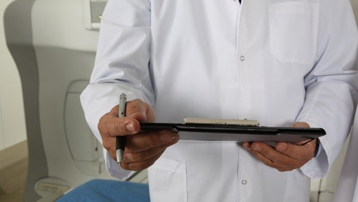 Cosa accade se la sanità pubblica "noleggia" i medici da società private