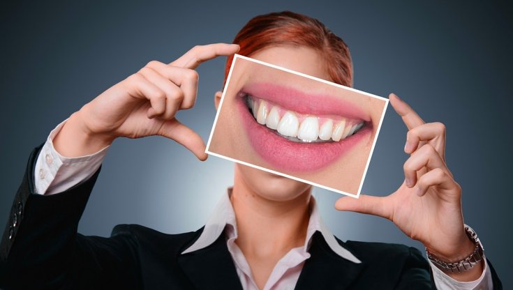 Il sorriso svela la nostra salute: perché prendere sul serio la parodontite 