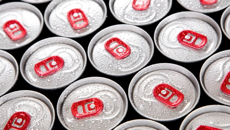 Il vostro bambino beve bibite con caffeina? Rischia di provare l'alcol entro un anno