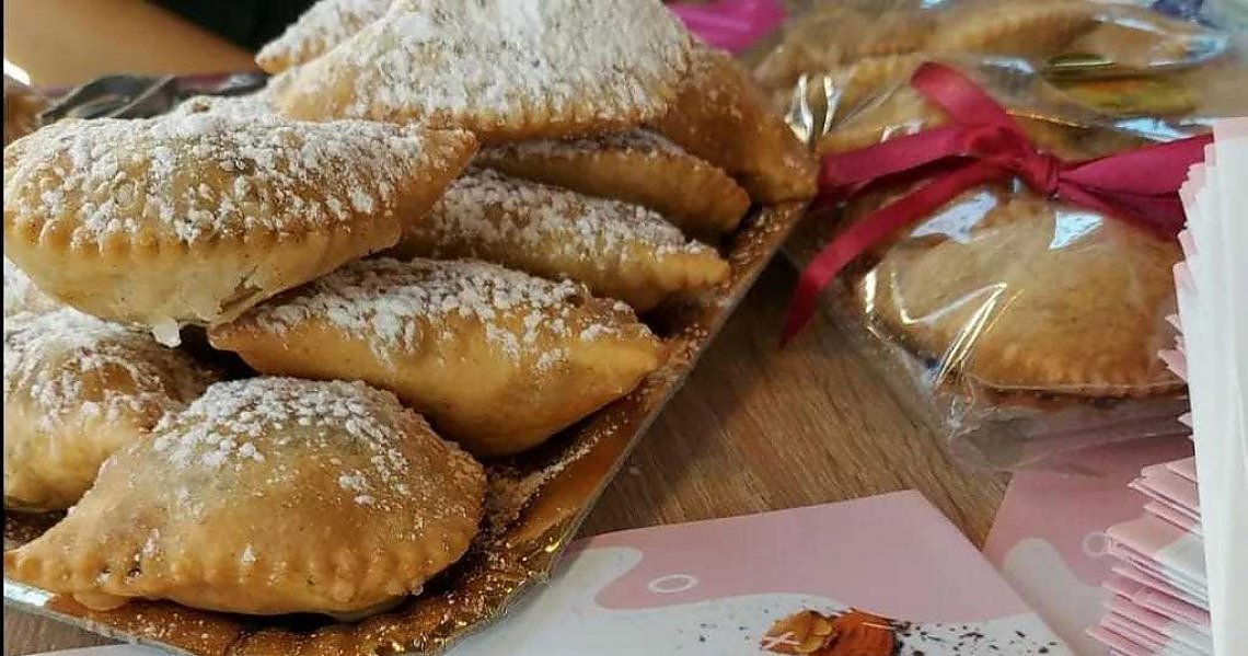 I panzerottini con i ceci del Gran caf&egrave; di Montalbano Jonico