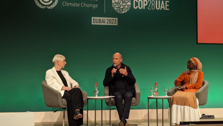Bertrand Piccard durante un intervento alla Cop28 di Dubai