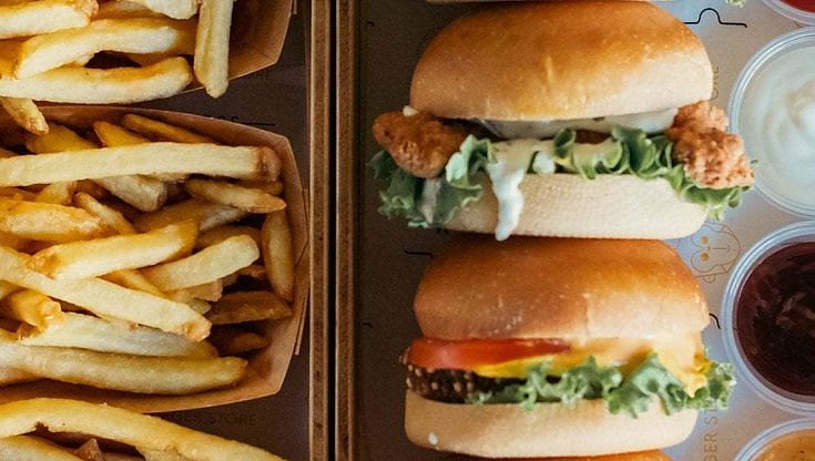 Più hamburger che pizza: il delivery premia la cucina americana