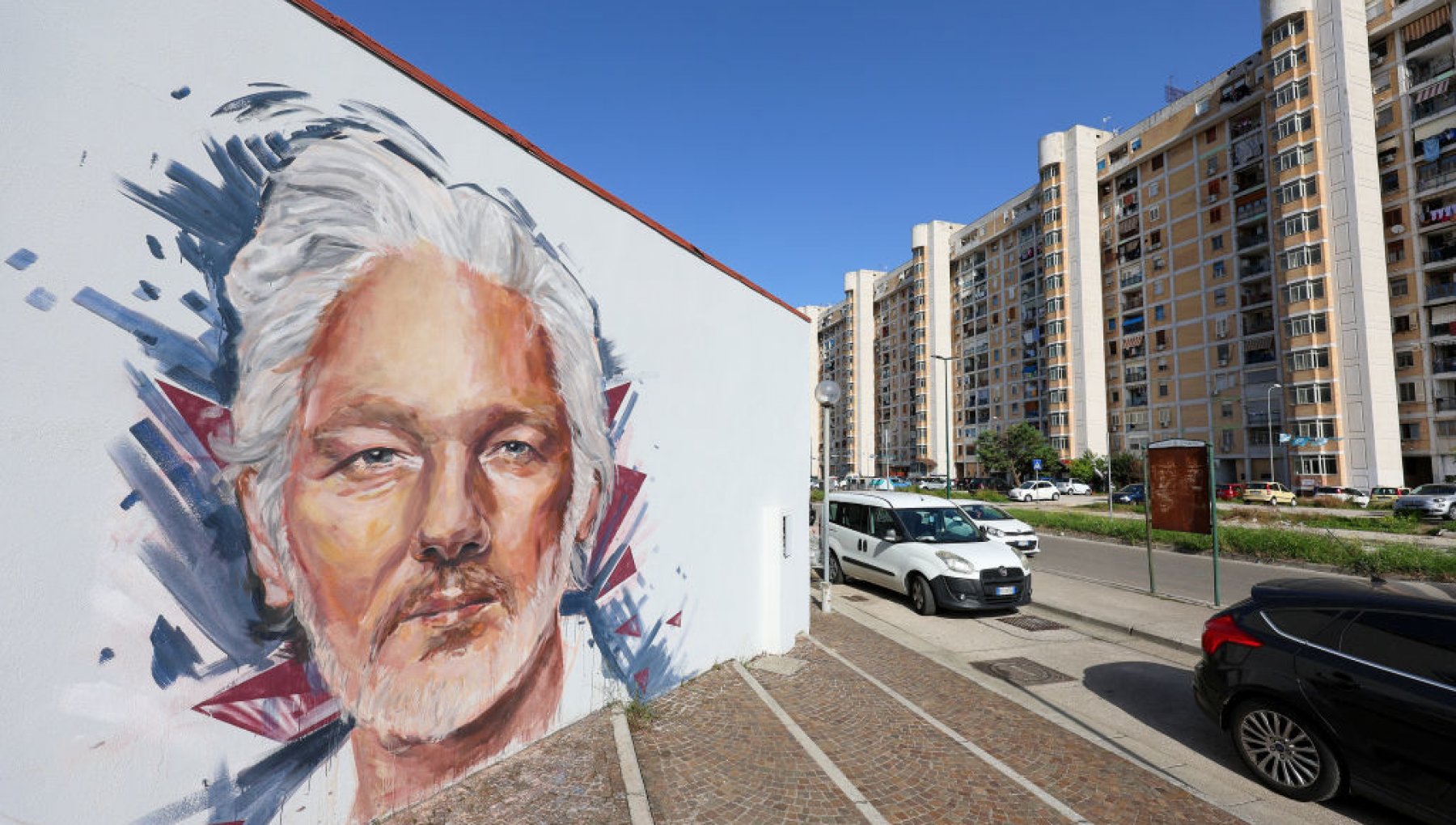 Assange'a fahri vatandaşlık