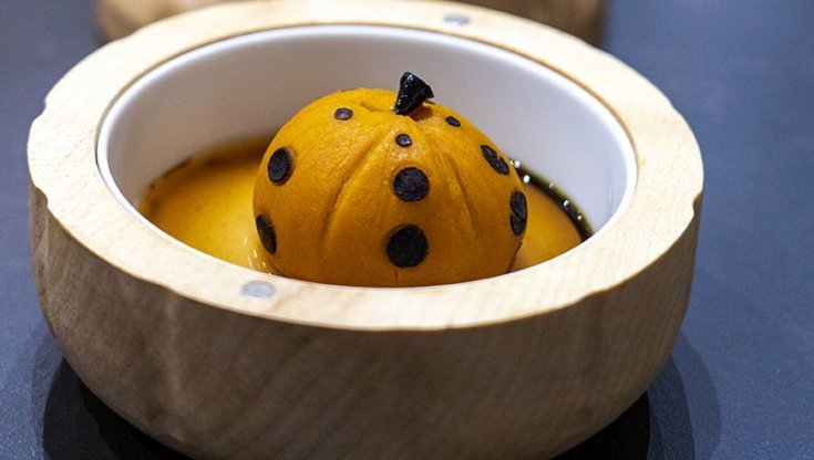 Omaggio a Kusama Yayoi: gnocco di zucca e manzo brasato alle prugne