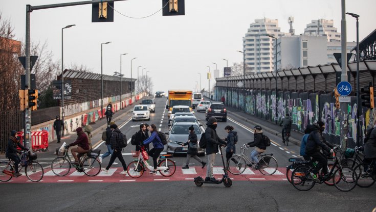 A Bologna il traffico rallenta e la bici elettrica si compra con il bonus