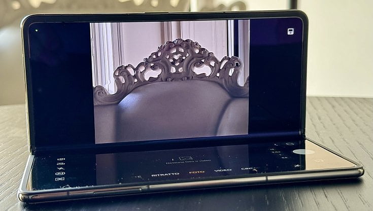 Honor Magic V2, in prova lo smartphone pieghevole più sottile del mondo