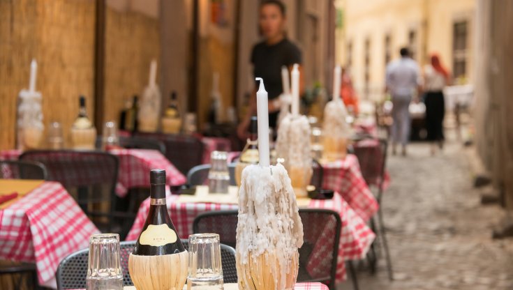 La guida gastronomica parallela dove ciò che conta è mangiare tanto spendendo poco