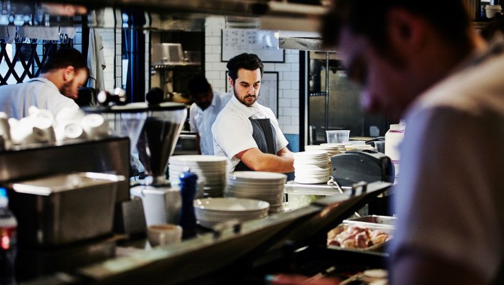 Stress, personale in fuga e clienti arrabbiati: gli chef americani sull'orlo di una crisi