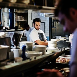 Stress, personale in fuga e clienti arrabbiati: gli chef americani sull'orlo di una crisi