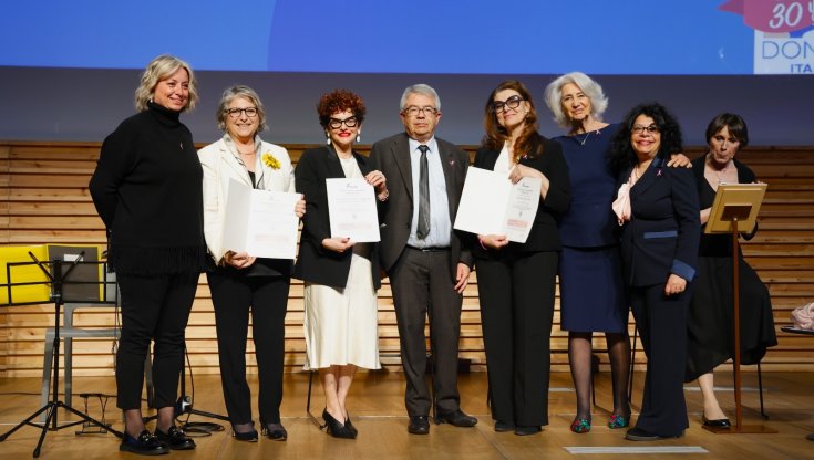 La consegna delle certificazioni durante la celebrazione del trentennale di Europa Donna