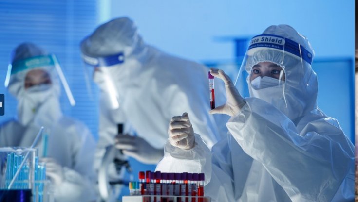 Covid, di nuovo la tesi del complotto. "Quel virus è uscito da un laboratorio cinese"