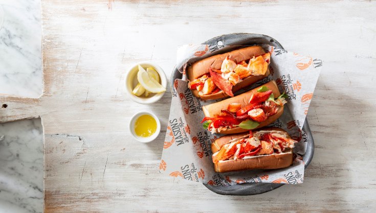 Panini con astice e nduja o con granchio blu, così due giovanissimi calabresi portano il lobster roll a Milano