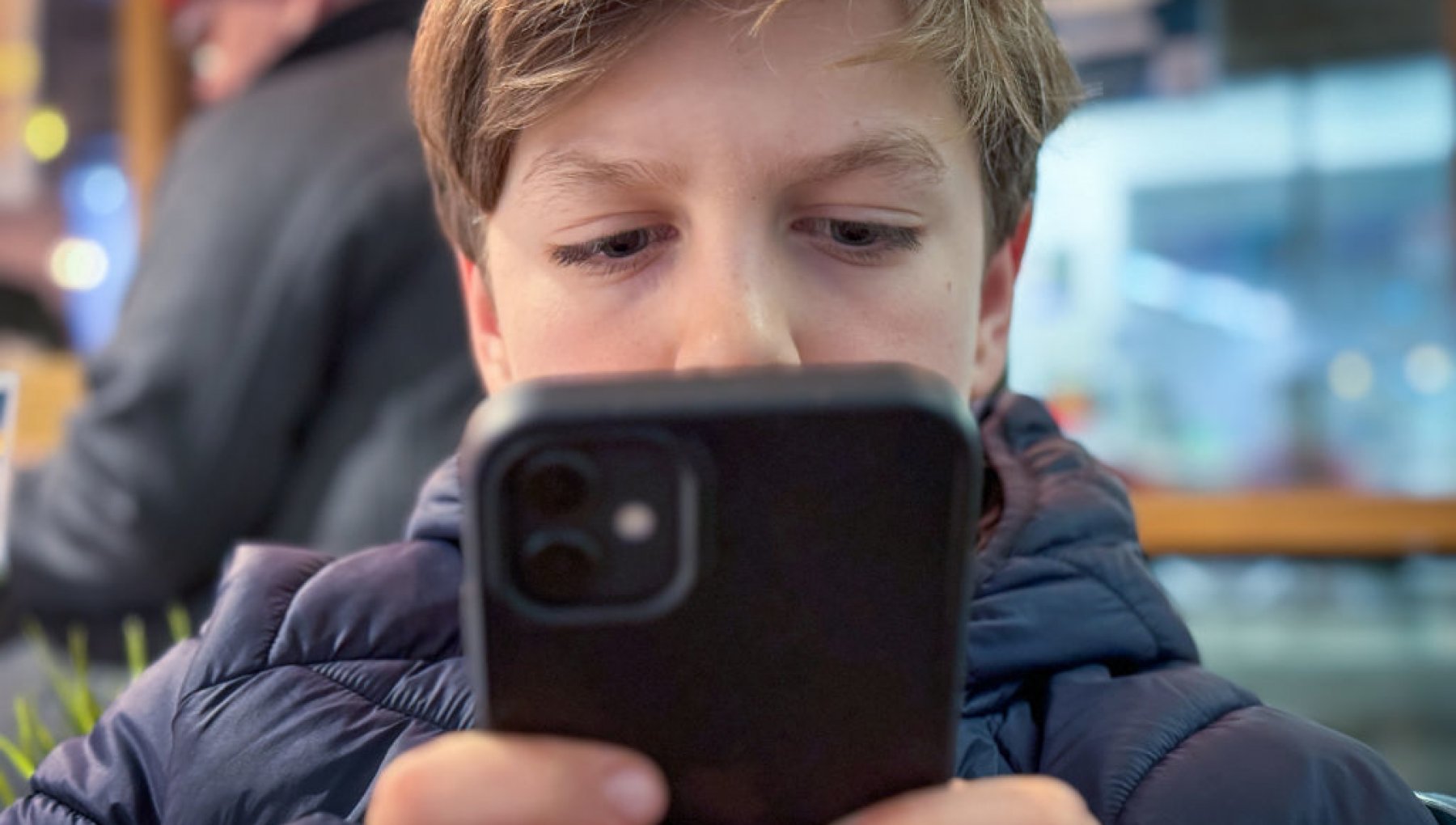 イタリアで15歳未満の子どものソーシャルメディアを禁止する法案がどのように機能するか