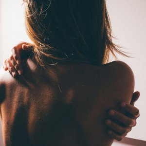 "Una vita fra amore e odio, ma dobbiamo imparare ad accettare il nostro corpo"