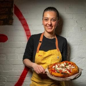 Giorgia Caporuscio, la regina delle pizze di New York che aiuta le donne a diventare pizzaiole