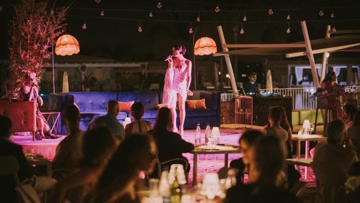 E nella masseria del Salento si cena con le drag queen