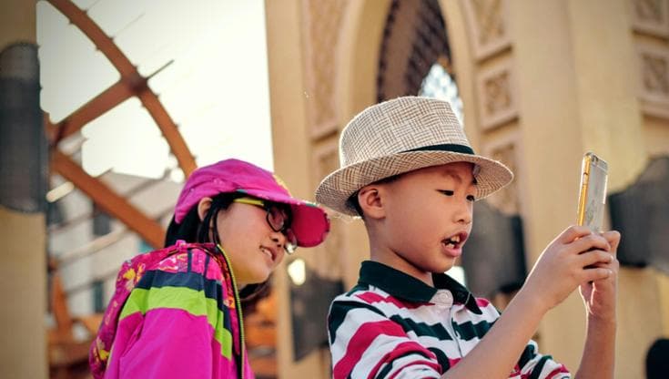 Smartphone e bambini, 5 consigli per un uso consapevole in vacanza