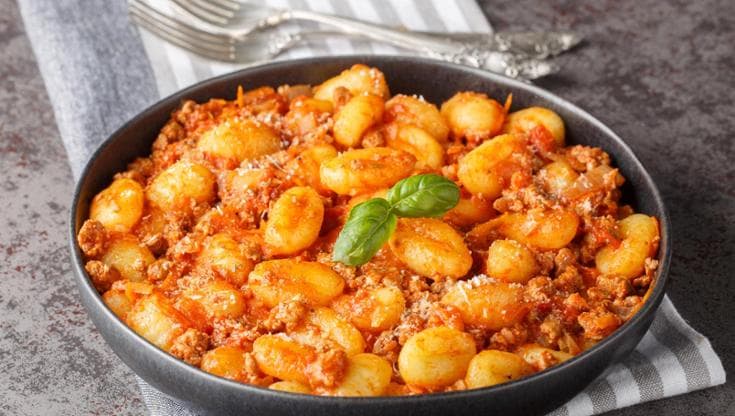 Piatti di Ferragosto e altre storie: dalle lasagne al mare al pollo con i peperoni fino ai dolci. Tutte le tradizioni regionali