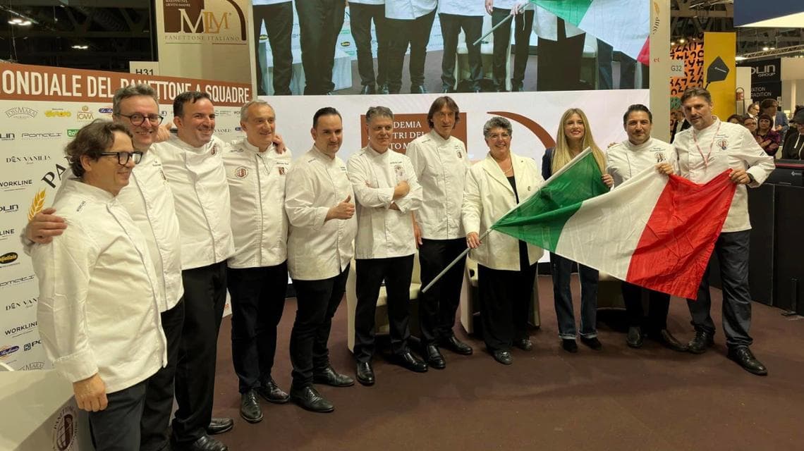 La premiazione al Campionato mondiale panettone a squadre (dal profilo Facebook pubblico di Daniela Dondi)