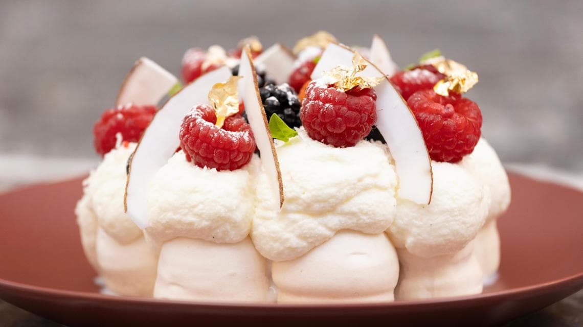 La pavlova al cocco e frutti rossi